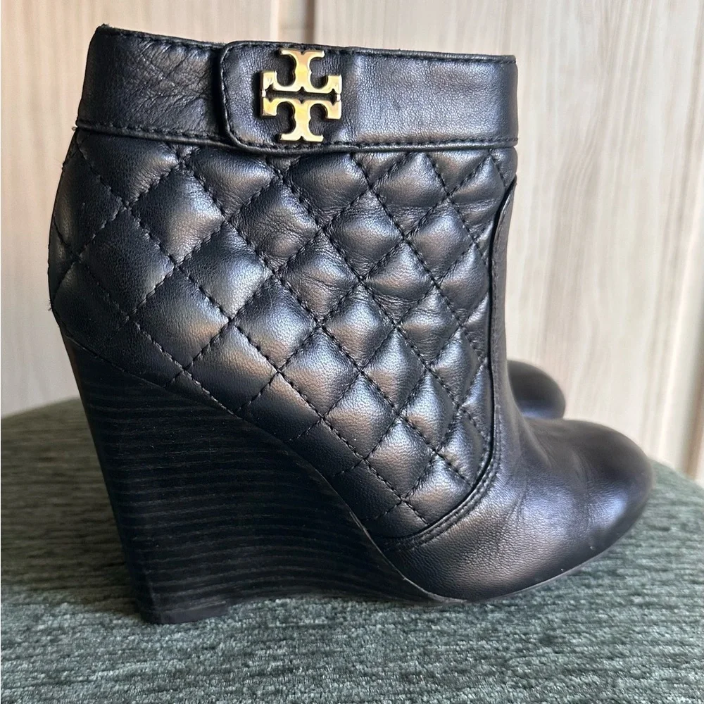 Tory Burch Leila Black Leather Quilted Ankle Wedge Booties Size 6 - Picture 1 of 5